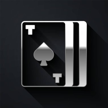 Siyah arkaplanda izole edilmiş gümüş iskambil simgesi. Kumarhane kumarı. Uzun gölge tarzı. Vektör