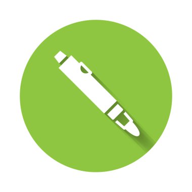 Beyaz İşaretli kalem simgesi uzun gölgeyle izole edildi. Yeşil daire düğmesi. Vektör