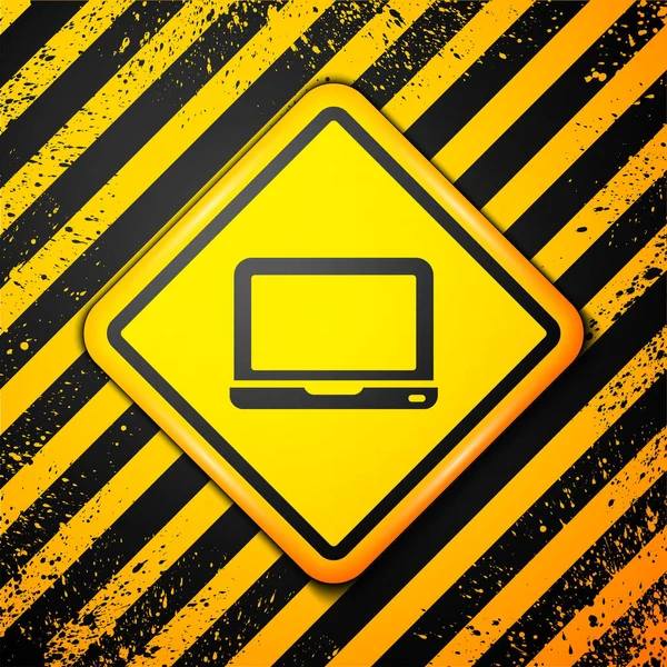 Icono de ordenador portátil negro aislado sobre fondo amarillo. Computadora portátil con pantalla vacía. Señal de advertencia. Vector — Vector de stock