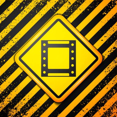 Siyah Oyun video simgesi sarı arkaplanda izole edildi. Film şeridi tabelası. Uyarı işareti. Vektör