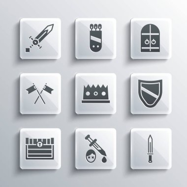 Kanlı Kılıç, Ortaçağ kılıcı, Kalkan, Kral tacı, Antika hazine sandığı, Orta Çağ bayrağı ve kale kapısı ikonu. Vektör