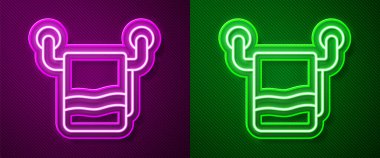 Mor ve yeşil arkaplanda izole edilmiş bir askı ikonu üzerinde parlayan neon çizgisi havlusu. Banyo havlusu ikonu. Vektör