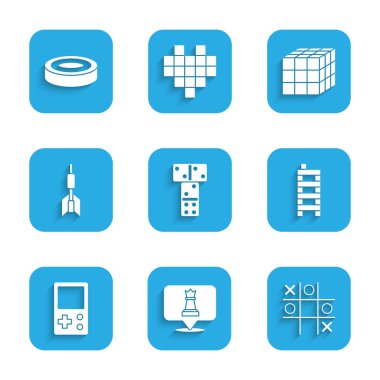 Domino, Satranç, Tic Tac parmak oyunu, Mahjong parçaları, Tetris, Dart oku, Rubik küp ve Checker çipleri simgesi. Vektör