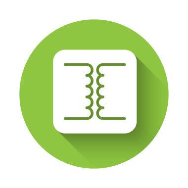 Beyaz Elektrik trafo simgesi uzun gölge arkaplanı ile izole edildi. Yeşil daire düğmesi. Vektör.