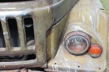 Eski bir kargo aracının farları, ordu, biftek, duvar kağıdı. 