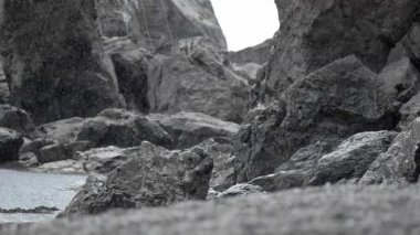Yaz yağmurlu Beach Rock