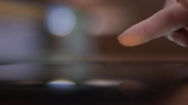 Tablet ekran parmak ile kullanma