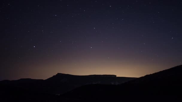 Temps écoulé du ciel nocturne et des étoiles avec clair de lune — Video