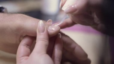 Boya çivi salonda dokunur bitirme