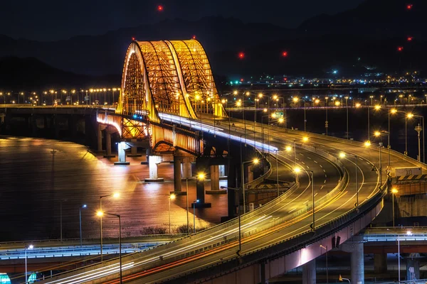 Geceleri han Nehri üzerinde banghwa Köprüsü — Stok fotoğraf