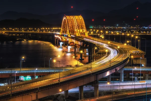 Banghwa-Brücke bei Nacht über den han-Fluss — Stockfoto