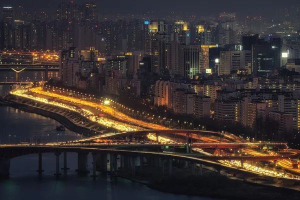 Nacht uitzicht over rivier de han — Stockfoto