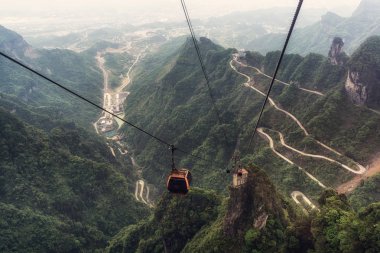 tianmen dağın dolambaçlı yol