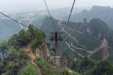 tianmen dağın dolambaçlı yol