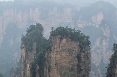 yuanjiajie uzun boylu Dağ doruklarına