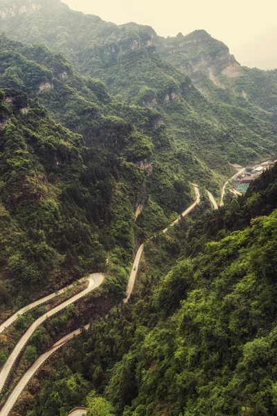 Tianmen strada tortuosa montagna — Foto Stock
