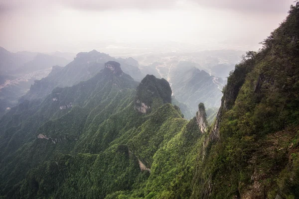 Tianmen paysage de montagne et point de vue — Photo