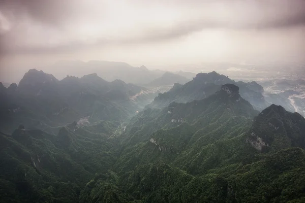 Tianmen dağ manzarası ve bakış açısı — Stok fotoğraf