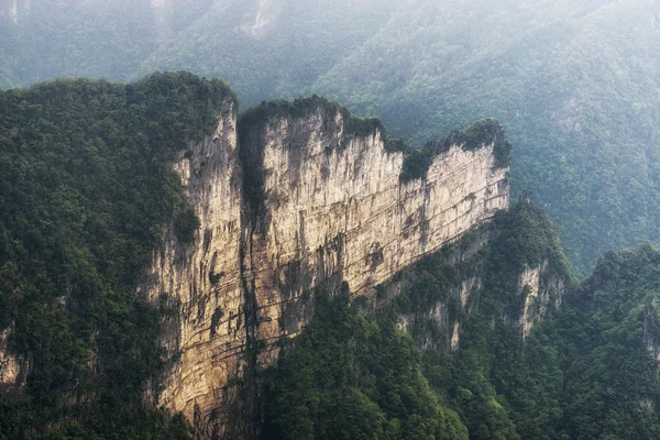 Tianmen paisagem montanhosa e miradouro — Fotografia de Stock