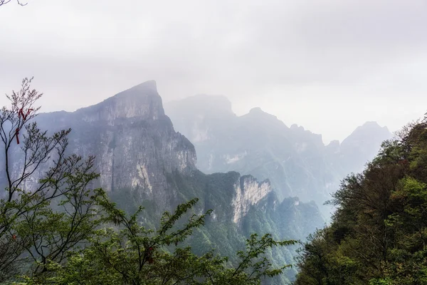 Tianmen berglandschap en uitzichtpunt — Stockfoto