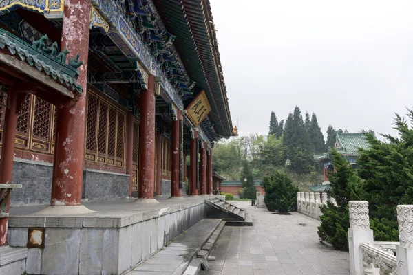 Архітектура гірського храму Тяньмень — стокове фото