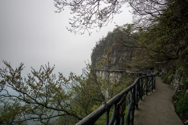 Tianmen paisagem montanhosa e miradouro — Fotografia de Stock