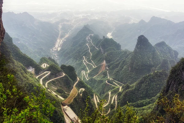 tianmen dağın dolambaçlı yol