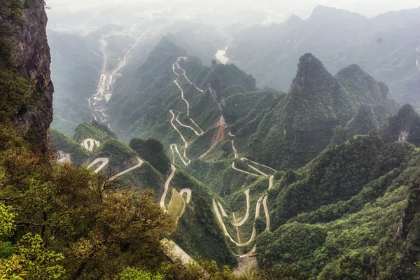 Tianmen route sinueuse de montagne — Photo