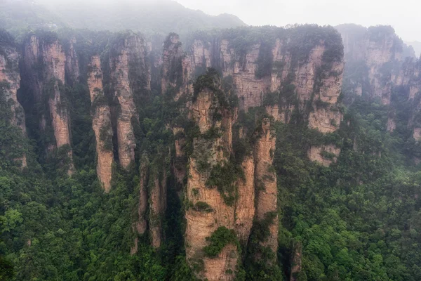 Hauts sommets montagneux de yuanjiajie — Photo