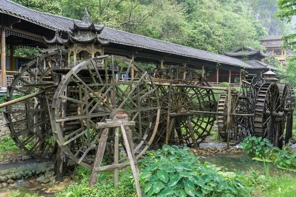 Huanglong dong moinhos de água de entrada — Fotografia de Stock