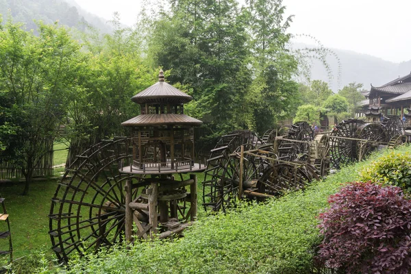 Huanglong dong ingang watermolens — Stockfoto