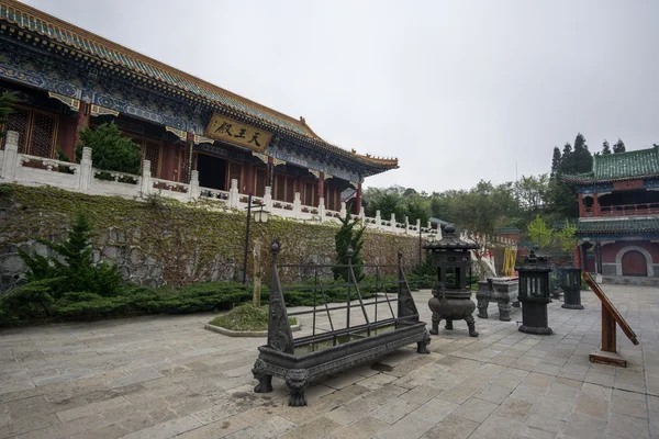 Tempelarchitektur am Tianmen-Berg — Stockfoto