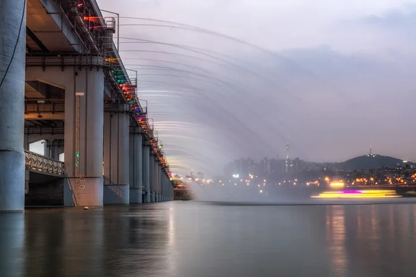 Banpo szivárvány híd szökőkút — Stock Fotó