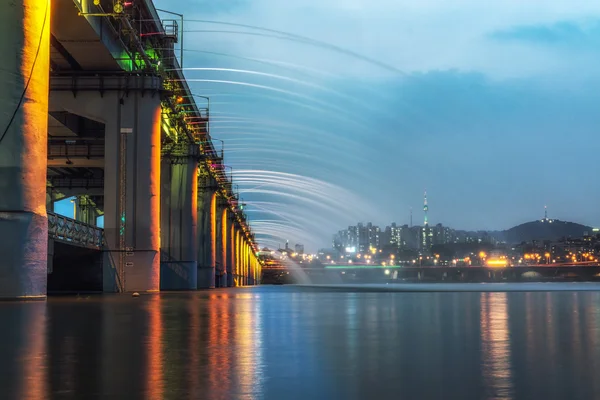 Banpo rainbow bridge fountain — Stock Photo, Image