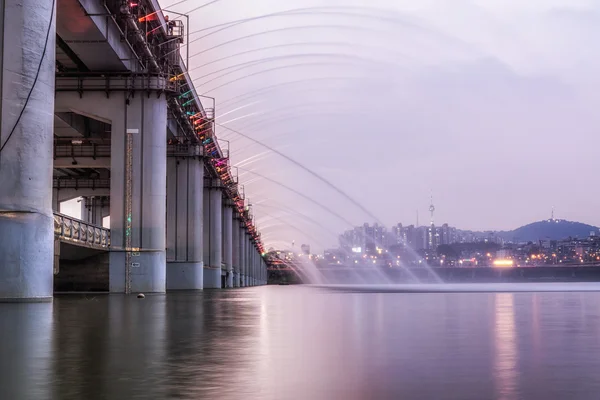 Air mancur jembatan pelangi banpo — Stok Foto