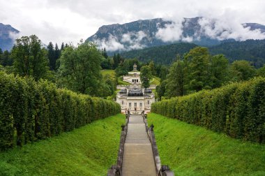 Linderhof Sarayı Bahçe adımları