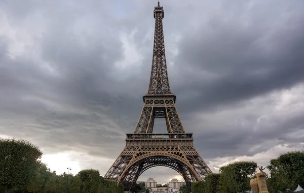 Torre Eiffel vista sul tramonto — Foto Stock