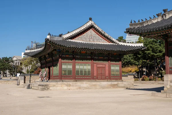 韩国首尔德勤宫的各种宫殿传统韩国历史建筑 — 图库照片