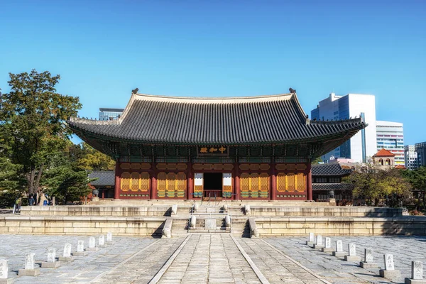 서울에 Deoksugung Palace 주교좌 — 스톡 사진