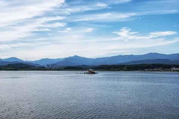 韩国甘嫩的庆波湖夏季风景 — 图库照片