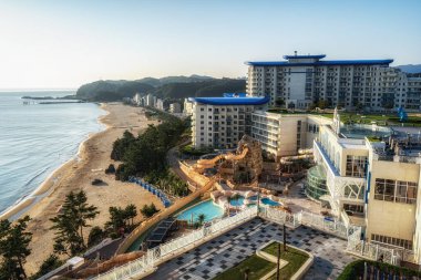 Samcheok Sol plaj manzaralı. Samcheok, Güney Kore 'de ünlü bir tatil köyü. 11 Eylül 2021 'de çekildi.