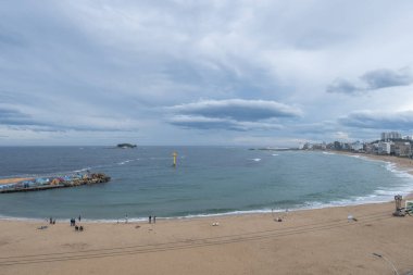 Cheonjin plaj manzarası. Güney Kore, Goseong 'daki ünlü plaj. 21 Eylül 2021 'de çekildi.