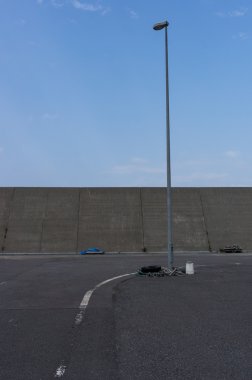 Japon İskeledeki elektrik direğine