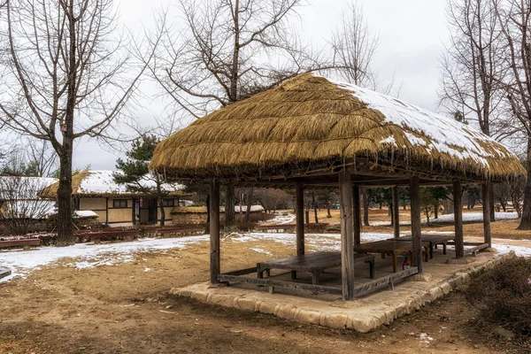 Traditional Korean Folk Village covered in Snow — Stock Photo, Image