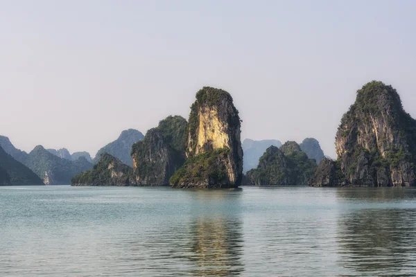 Halong bay — Stockfoto