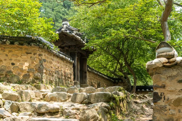 Traditionele Koreaanse tempel huis en pagode — Stockfoto