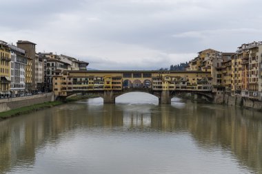 Ponte Vecchio yakınındaki sahne