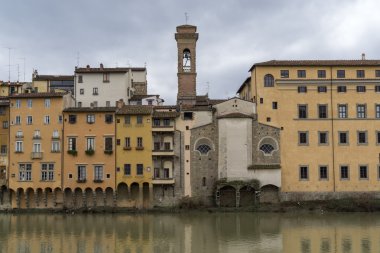Ponte Vecchio yakınındaki sahne