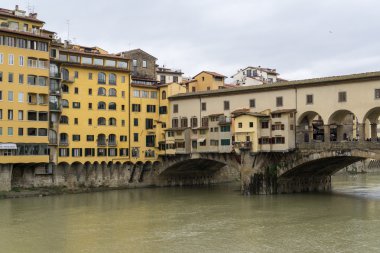 Ponte Vecchio yakınındaki sahne