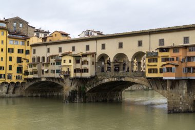 Ponte Vecchio yakınındaki sahne